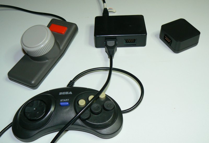 JAKADAPTER 2.1 RA and TH versions with C64 paddle and 3rd
party megadrive pad